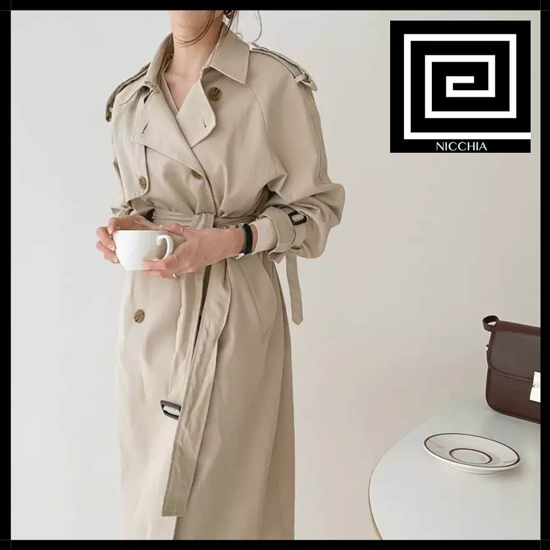 NICCHIAのインスタグラム：「. 【Trench Coat Collection】 春の定番アイテムといえば、やっぱり #トレンチコート 🧥  今年のトレンドは「個性的なトレンチコート」なので、NICCHIAでは  ・超ロングタイプのトレンチ  ・スタンドネック&ベルトタイプのトレンチ ・グレーのトレンチコート  などなど、さまざまな形やカラーを取り揃えました🥰  特に、トレンチコートは「ベージュ」が定番のイメージカラーですが、今回はサマーさんやウィンターさんにも嬉しいグレーを取り揃えています👍  ご購入前には必ず在庫のご確認をお願いいたします🙂🙏  ご不明点がございましたらいつでもお問い合わせ下さい✨  #NICCHIA #ootd #ootn #コーデ #カジュアルコーデ #春コーデ #春ファッション #春コーディネート #海外ファッション #海外セレブファッション #インポートセレクトショップ #春服コーデ #アースカラーコーデ #オールベージュコーデ #トレンチコート #スタンドネックトレンチコート #ロングトレンチコート #グレートレンチコート」
