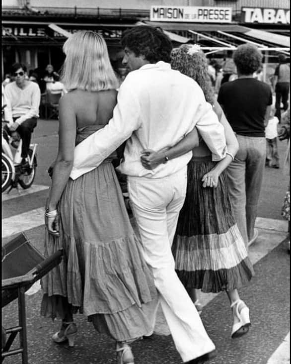 のインスタグラム：「Summer of ‘78 in Saint Tropez ☀️ photo by Elliot Erwitt . . . . #ellioterwitt #sainttropez #france」