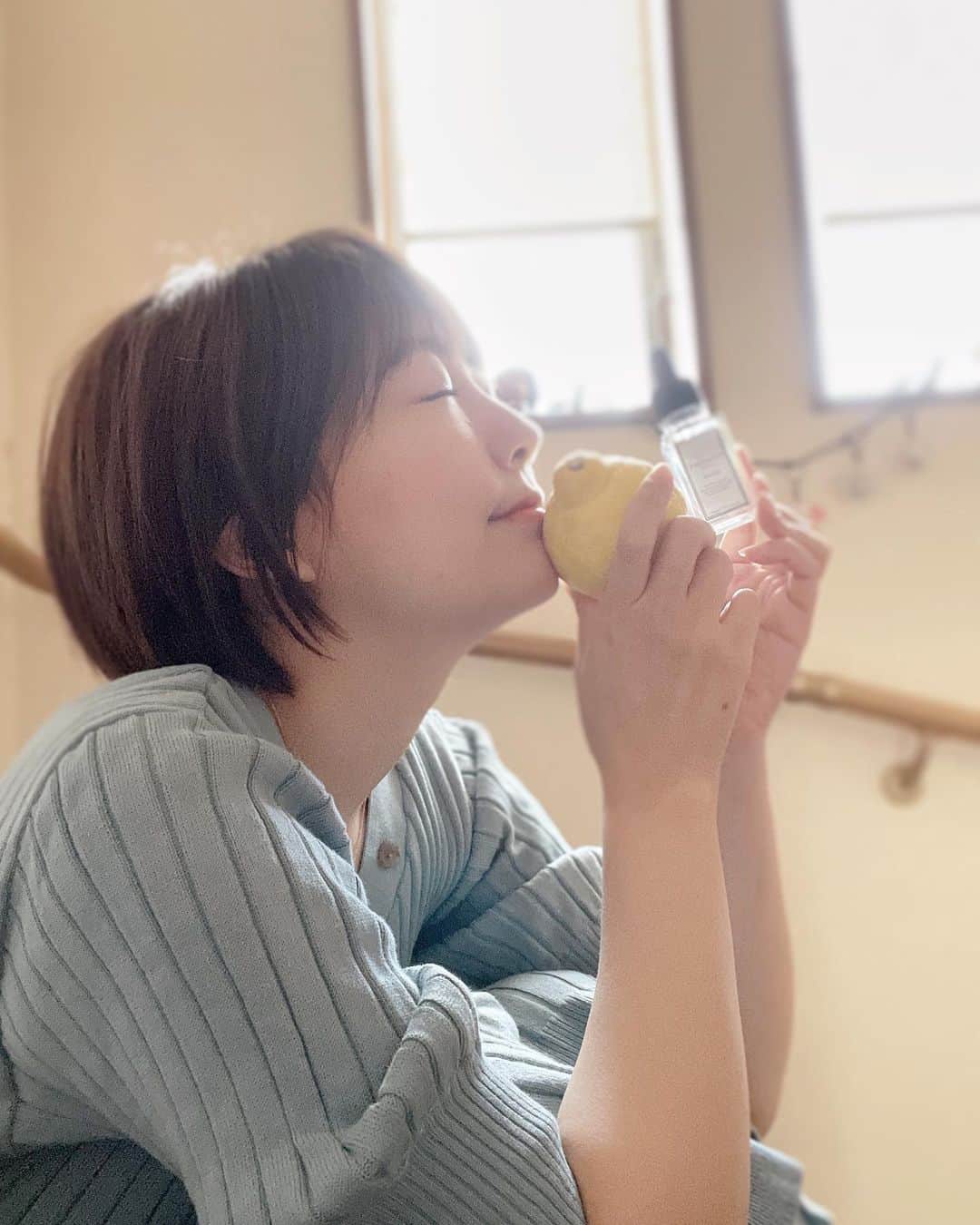 うえむらちかのインスタグラム：「ヒト型幹細胞、ヒト型セラミドなどの美容成分が高濃度配合されたヒト肝細胞スキンケアシリーズ﻿ ﻿ ・鉱物油不使用﻿ ・合成香料不使用﻿ ・着色料不使用﻿ ﻿ 化粧水から使い始め、ようやく全シリーズ揃いました✌️﻿ ﻿ ☑︎化粧水﻿ ☑︎エマルジョン﻿ ☑︎クリーム﻿ ☑︎セラム﻿ ☑︎フェイスマスク﻿ ﻿ 天然ローズのアロマブレンドの香りが﻿ とても華やかな気持ちにさせてくれるので﻿ 週末はジョワセリュールフェイスマスク﻿ とセラムの2段使いで行うスペシャルケアが本当に贅沢な時間になります🌹﻿ ﻿  ﻿ #joiecellule #ジョワセリュール #話題のコスメ #ヒト幹細胞 #ヒト幹細胞コスメ #ローション ﻿ #lotion #pr #cosmetichika」