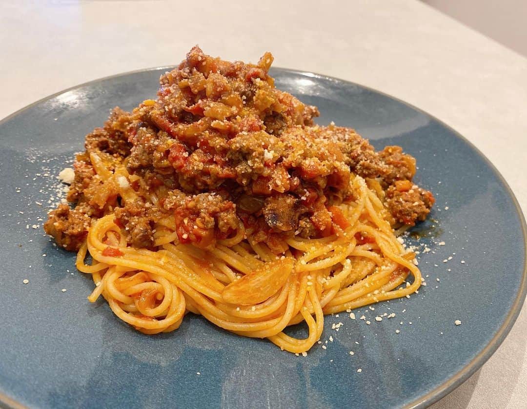 松本有紗のインスタグラム：「初めてちゃんと煮込んで作ったミートソース🍝」