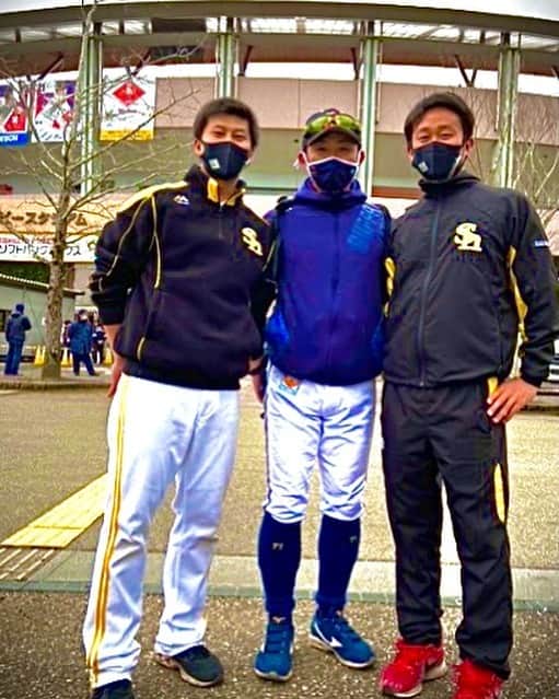 のインスタグラム：「Tochigi's companion series.  Softbank Hawks  Sakaguchi trainer. Harigaya trainer.」