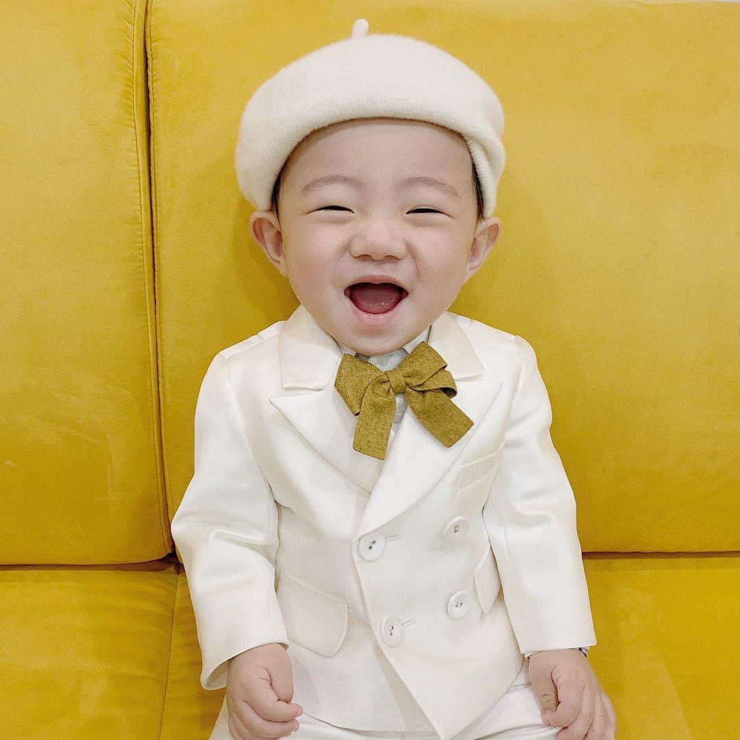 キム・ヒナさんのインスタグラム写真 - (キム・ヒナInstagram)「🎂🎉사랑하는 우리 이쫜  돌잔치 1st🎉🎂 2020.03.03 태어난 우리 쫘니 벌써 태어난지 1년이 다되어서돌잔치도 하네요..크..💛 수트핏 무엇...?💛아들랑구 !!👶🏻!! 엄마랑 아빠가 너무너무 많이 사랑해 앞으로도 건강하고 즐겁고 행복하게 잘살자 우리쫜 하고싶은거 전부 다하게 해줄게 !!! 세상에서 제일 많이 싸랑해 우리 강아지 굠디 쪼꼬미 베이비💛」2月28日 16時18分 - xkimheenax
