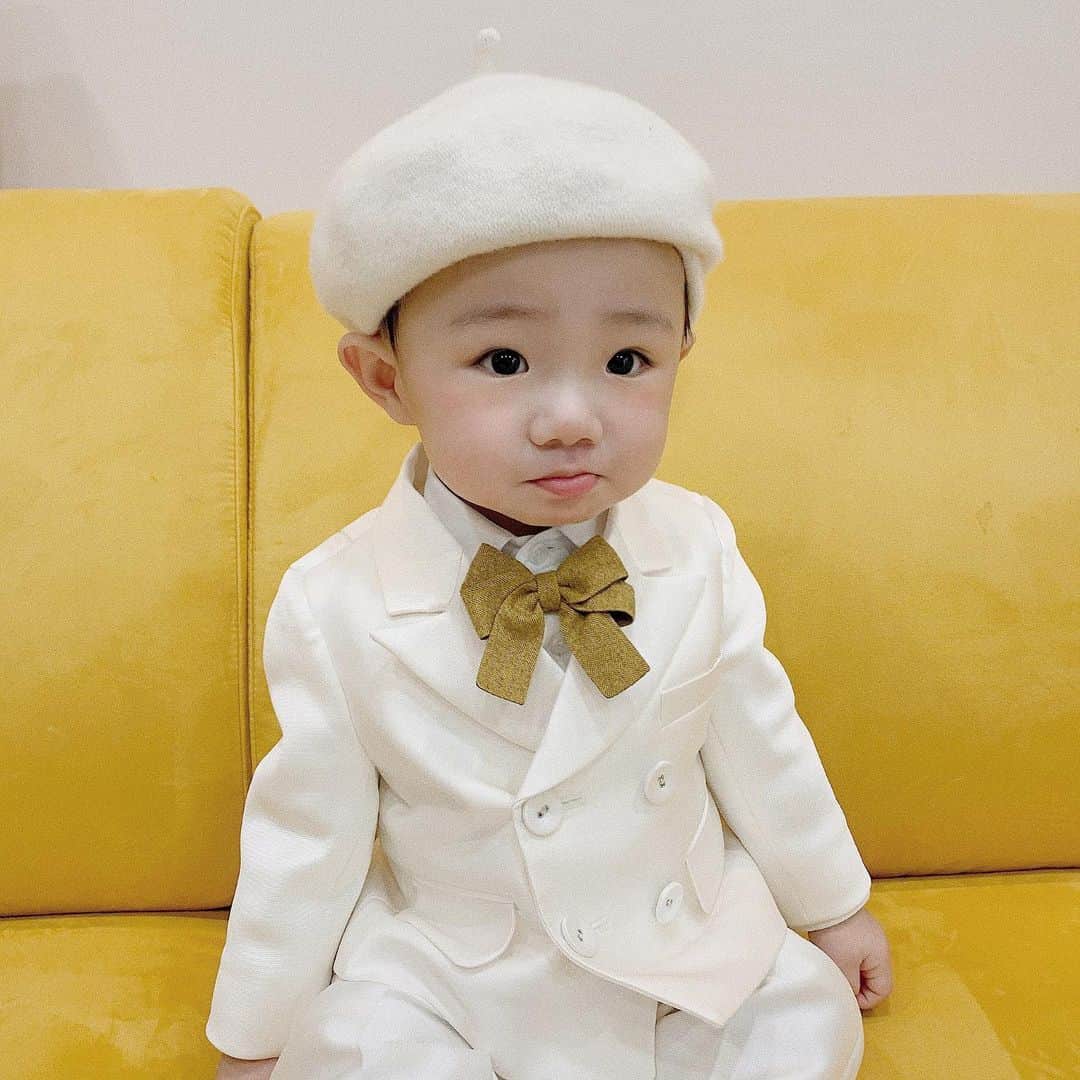 キム・ヒナさんのインスタグラム写真 - (キム・ヒナInstagram)「🎂🎉사랑하는 우리 이쫜  돌잔치 1st🎉🎂 2020.03.03 태어난 우리 쫘니 벌써 태어난지 1년이 다되어서돌잔치도 하네요..크..💛 수트핏 무엇...?💛아들랑구 !!👶🏻!! 엄마랑 아빠가 너무너무 많이 사랑해 앞으로도 건강하고 즐겁고 행복하게 잘살자 우리쫜 하고싶은거 전부 다하게 해줄게 !!! 세상에서 제일 많이 싸랑해 우리 강아지 굠디 쪼꼬미 베이비💛」2月28日 16時18分 - xkimheenax