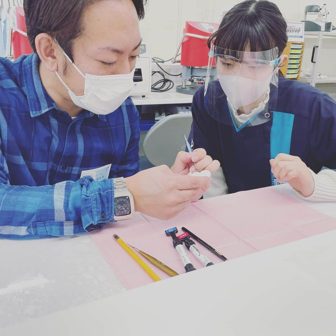 新東京歯科技工士学校さんのインスタグラム写真 - (新東京歯科技工士学校Instagram)「学生スタッフのKです。 本日は白い歯作り体験でした！ 細かい作業が多かったですが、 皆さんとても綺麗に作れていました！🦷  #歯科技工 #綺麗 #白い歯 #オープンキャンパス」2月28日 16時20分 - shintokyodental