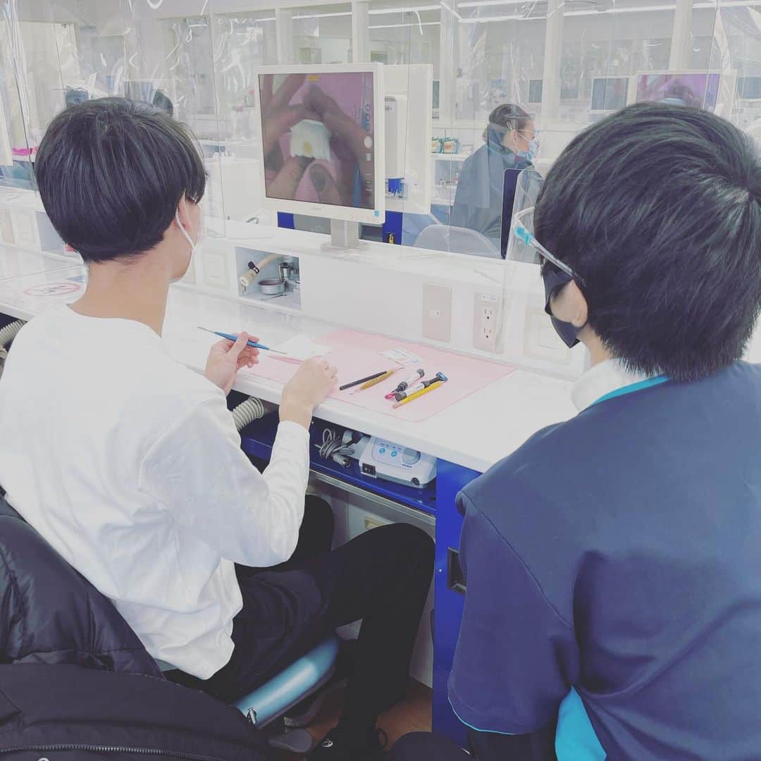 新東京歯科技工士学校さんのインスタグラム写真 - (新東京歯科技工士学校Instagram)「学生スタッフのKです。 本日は白い歯作り体験でした！ 細かい作業が多かったですが、 皆さんとても綺麗に作れていました！🦷  #歯科技工 #綺麗 #白い歯 #オープンキャンパス」2月28日 16時20分 - shintokyodental