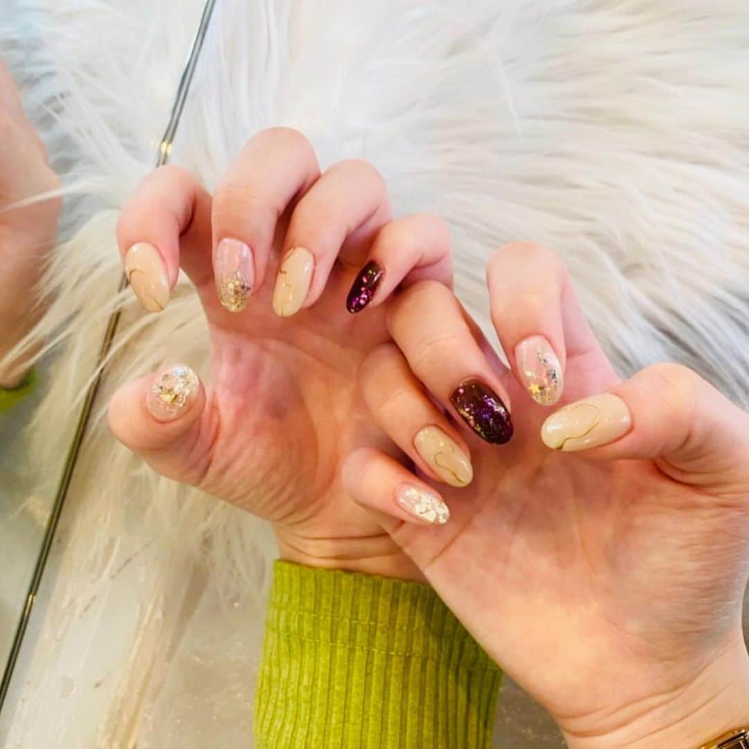 大崎菜々子のインスタグラム：「・ 2月のネイルはValentine仕様でした💅🏼❤  ネイルかわいいとテンション上がります💓  袴の時どんなのにしようかな😳  Thankyou♥ @chipieee_yuko @chipieee_tokyo   #横浜美少女図鑑  #ラジオパーソナリティー #我的最愛 #pechemagazine #かわいい #ネイル #nail #february #原宿  #fashiongram #좋아요 #팔로우미 #오오티디  #패션  #패션스타그램#셀피 #셀카 #셀스타그램 #model #cosplayer #l4l #girl  #cute #instagood #色白女子 #ブルベ夏  #makeup #cosmetics」