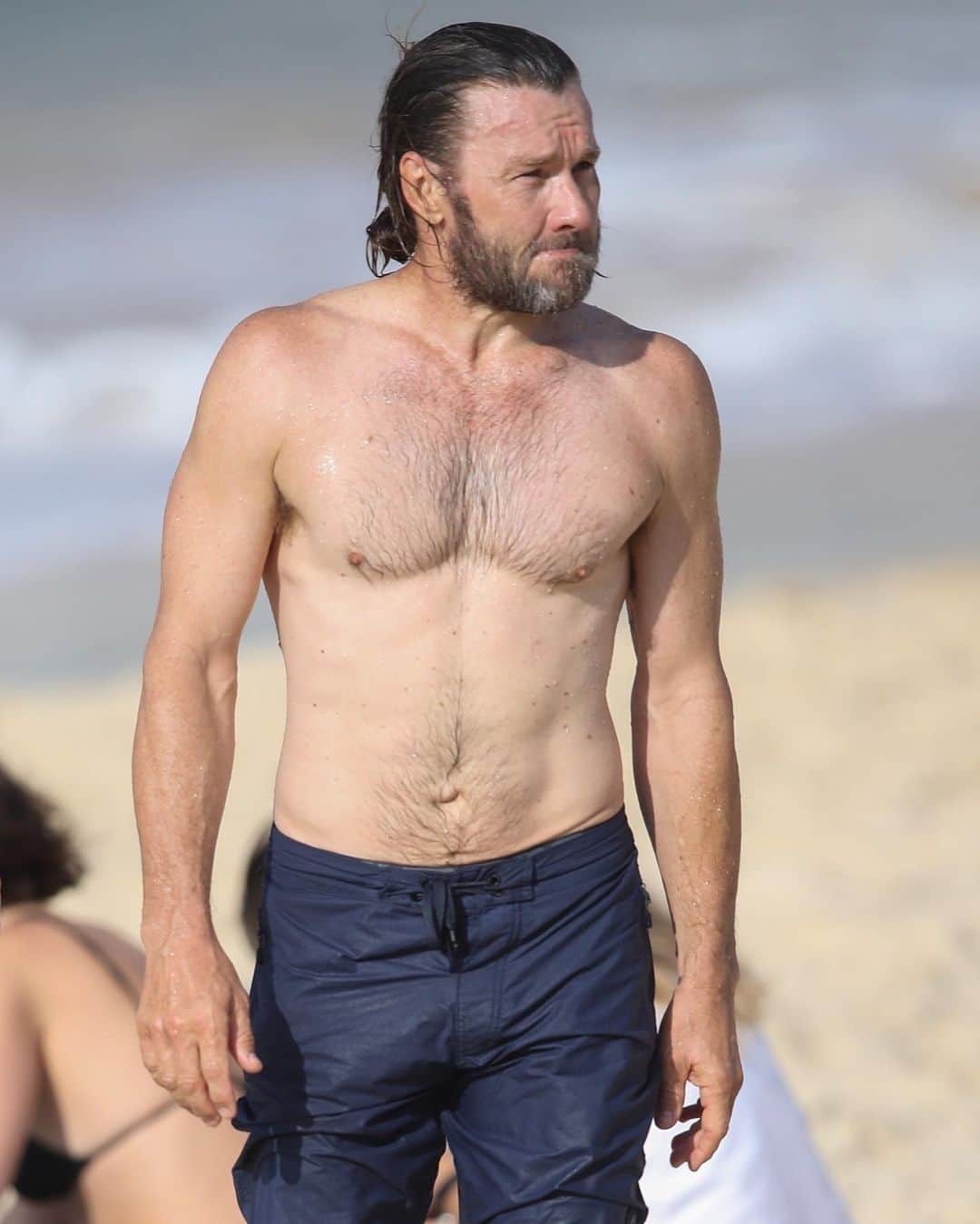 Just Jaredさんのインスタグラム写真 - (Just JaredInstagram)「@joeledgerton is showing off his hot shirtless bod during a day at the beach in Sydney! #JoelEdgerton Photos: Backgrid」2月28日 16時27分 - justjared