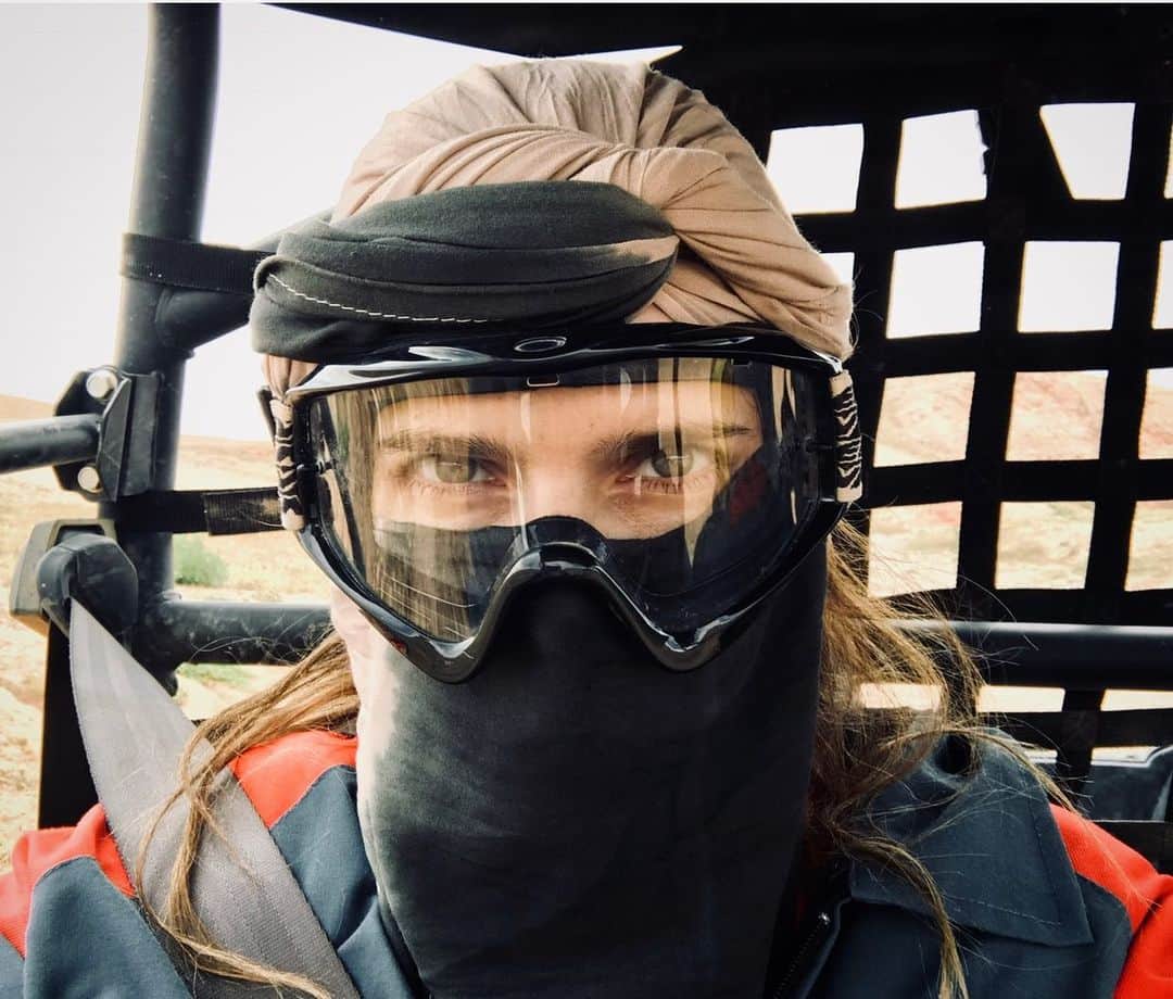 レイク・ベルのインスタグラム：「Mask inspiration. #offroad」