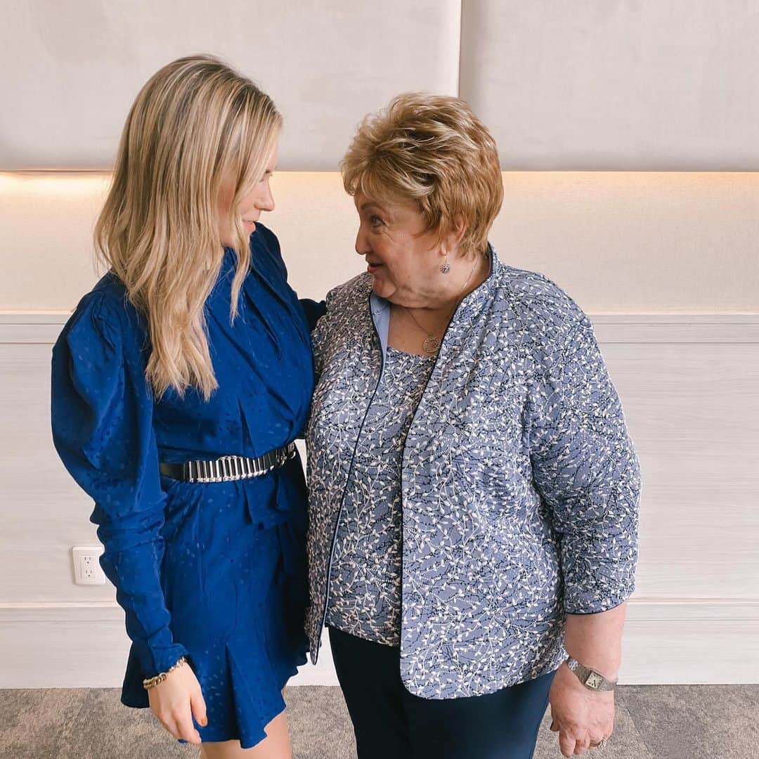 Mayela Vazquezさんのインスタグラム写真 - (Mayela VazquezInstagram)「Midgets reunited, tan bella mi abuela✨❤️Más de un año de no poder verte y abrazarte @bigmamavzz — La reacción de @dra.verovzz, mi abuela y mía fue de llorar por unos segundos de la emocionnn de estar juntas (esto inevitable) y claro, con los nervios que todo esto nos ha generado, pero al final del día no cambio por nada el poder estar contigo HOY 💕」2月28日 7時41分 - mayelavazquezbeauty