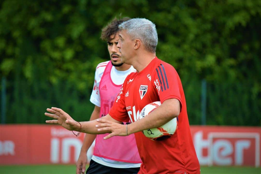 São Paulo FCさんのインスタグラム写真 - (São Paulo FCInstagram)「📍 CT da Barra Funda  ⚽️ Último treino antes do início do @Paulistao.  🆚 Botafogo-SP 🏟 Morumbi 🗓 28/02/2021 ⏰ 19h  #VamosSãoPaulo 🇾🇪」2月28日 7時49分 - saopaulofc