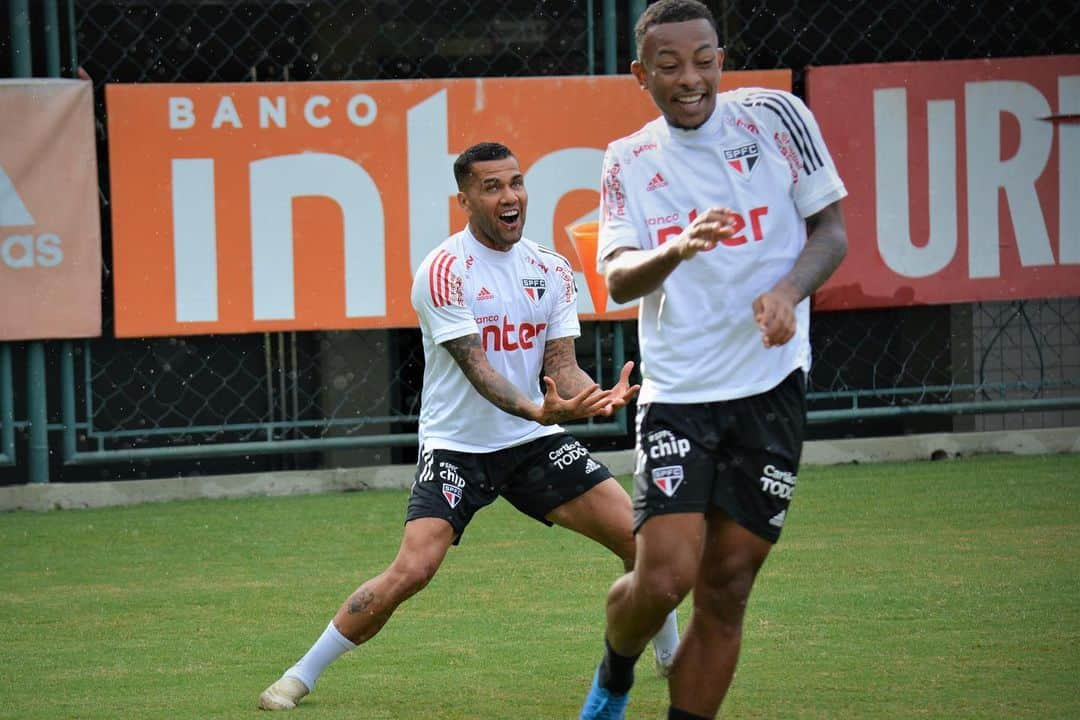 São Paulo FCさんのインスタグラム写真 - (São Paulo FCInstagram)「📍 CT da Barra Funda  ⚽️ Último treino antes do início do @Paulistao.  🆚 Botafogo-SP 🏟 Morumbi 🗓 28/02/2021 ⏰ 19h  #VamosSãoPaulo 🇾🇪」2月28日 7時49分 - saopaulofc