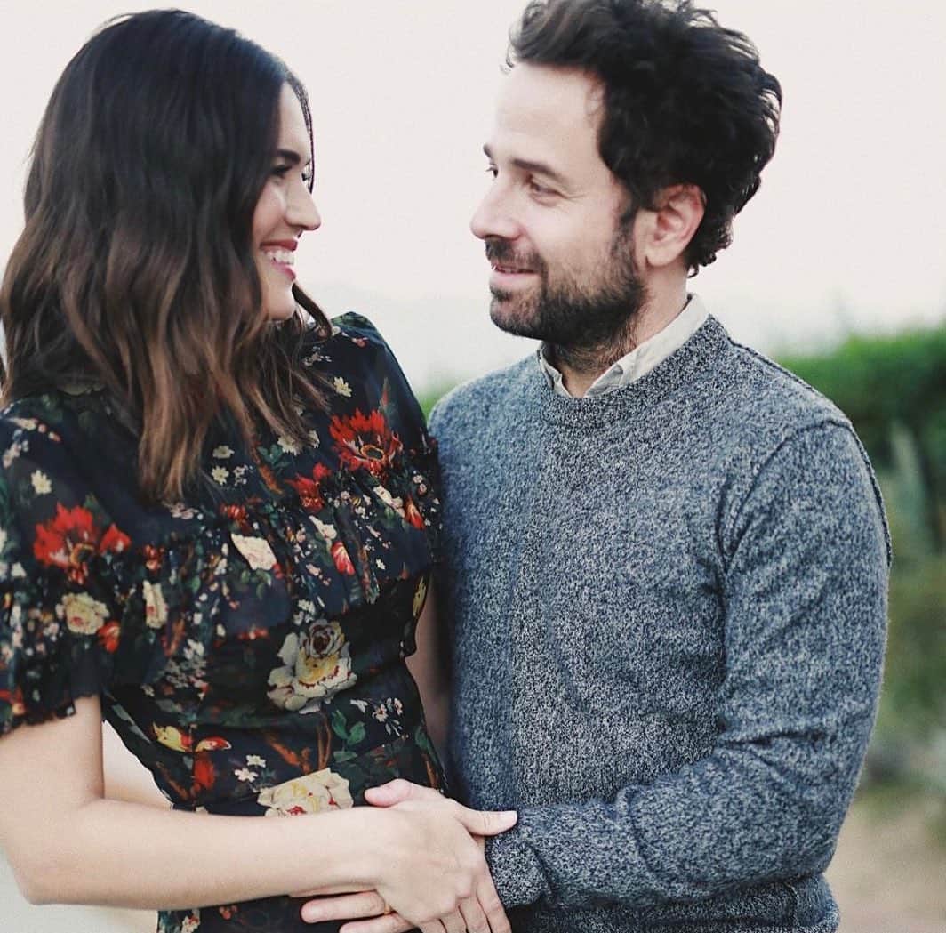 People Magazineさんのインスタグラム写真 - (People MagazineInstagram)「Mandy Moore is loving being a mom! Just days after announcing that she and husband Taylor Goldsmith had welcomed their first child together, son August Harrison, the This Is Us actress, shared an adorable new photo of their baby boy. "One week earthside. The best week ever. #thisisgus," she captioned the post. 💙 #Regram @mandymooremm」2月28日 8時04分 - people