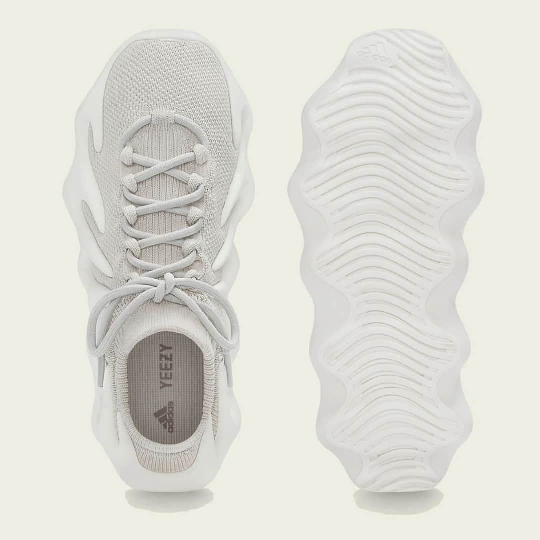 Sneaker Newsさんのインスタグラム写真 - (Sneaker NewsInstagram)「More official images of the upcoming adidas Yeezy 450 "Cloud White" have surfaced. These are rumored to drop globally on March 6th for $200. Definitely one of the more interesting sneakers to launch in 2021 so far! Hit the link in our bio for more details.」2月28日 8時01分 - sneakernews