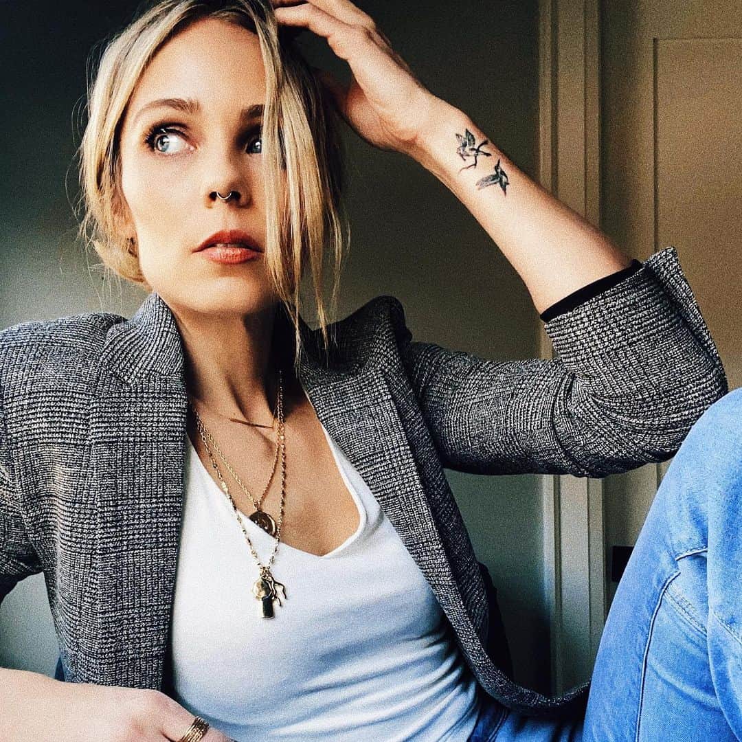のインスタグラム：「When you get to be someone else for the day. 🎞. Forget your own problems and take on someone else’s ... (seems totally normal 🤷‍♀️)」