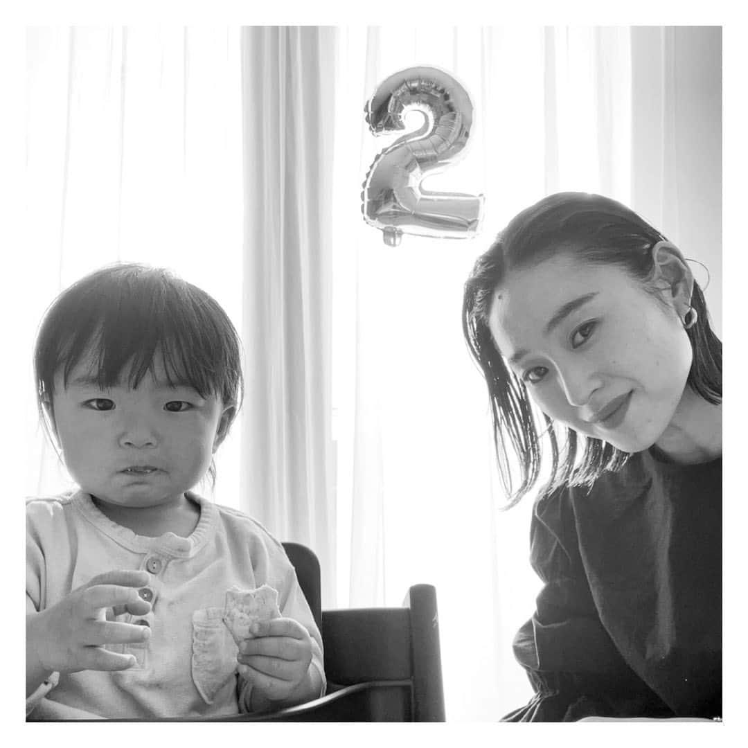 柏木作夢さんのインスタグラム写真 - (柏木作夢Instagram)「先日は景色の2歳誕生日だったけど  なぎさちゃんにとっても 母親2年目の日でした✌️ @nagisanagaya   いつもありがとう 心から感謝しています  #親子#誕生日#2年目#仲良し#母#息子#景色#なぎさ#家族#おめでとう #柏木景色#長屋なぎさ #子供のいる暮らし  #こどものいる暮らし  #景色と見る景色 #感謝 #ありがとう」2月28日 8時17分 - samukashiwagi