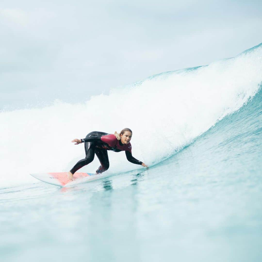 フェリシティー・パルマティアーさんのインスタグラム写真 - (フェリシティー・パルマティアーInstagram)「little lefts down the coast with @driftwoodphotography_mr for @surfinglife」2月28日 8時52分 - flickpalmateer