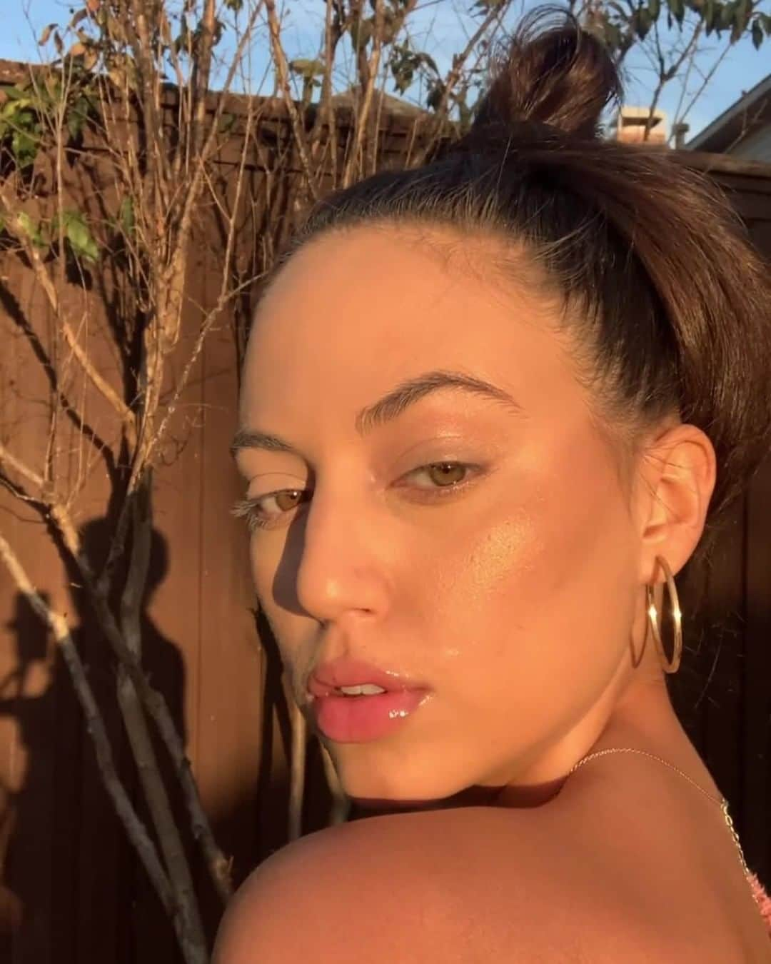 LORACのインスタグラム：「Blended & LIT 💫☀️ with PRO Contour Palette & LUX Diamond Golden Hour Palette - available on ULTA.com & LORAC.com - link in bio!  🎥: @taylorstammen  #LORAC #LORACCosmetics」