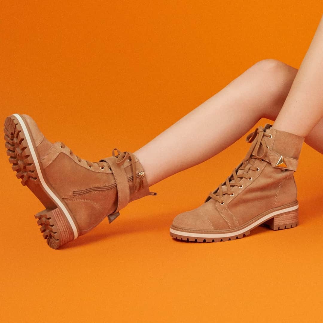 Schutzのインスタグラム：「COOL AND CASUAL ❤️ #schutzmixedcasual」