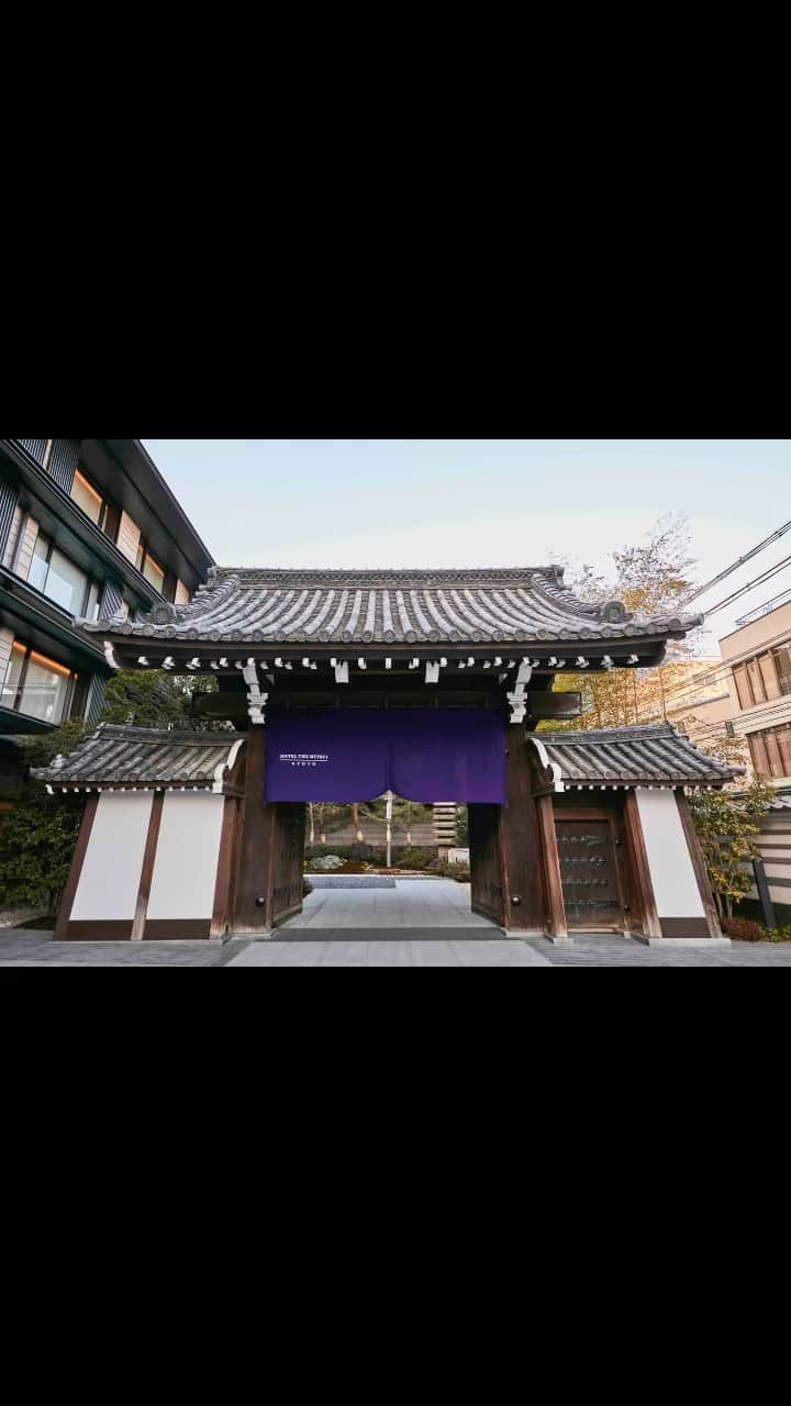 パンツェッタ・ジローラモのインスタグラム：「いつかの日、LEON４月号の撮影で京都の新ホテル「HOTEL THE MITSUI KYOTO」へステイ。滞在したスイートの中でも、２室限定の「ONSENスイート」は、落ち着く和モダンの空間に天然温泉の露天風呂、お習字道具やお茶道具など京都の職人が手がけるこだわりアメニティなど、随所で殿様気分に浸れるポイントが満載のホテルでシタ！　ムーディーなBARやイタリアンレストランもデートにオススメ。 詳しくはLEON４月号をCheck!  ＃tbt #hotel_the_mitsui_kyoto  ＃onsenスイート ＃kyoto ＃京都　＃二条城　 #leon_magazine #leonmagazine #leonjp #レオン #leon_2021_4月号 #leonwest  #タレコミ京都ガイド#hotel_the_mitsui_kyoto  #hotelthemitsuikyoto # #hotel_the_mitsui_kyoto」