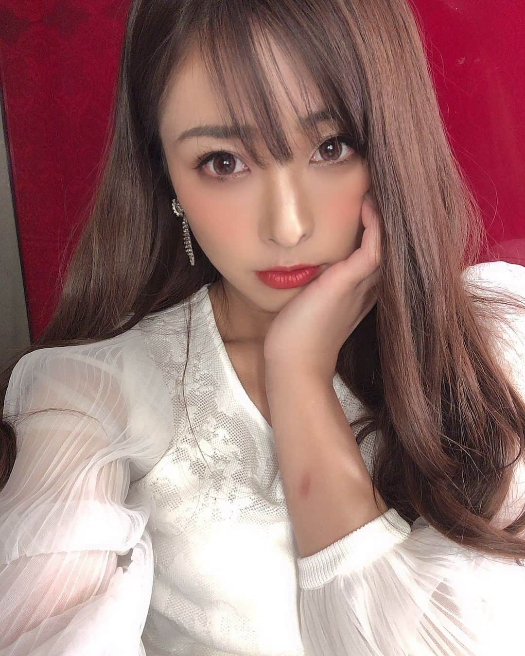 Fujikoのインスタグラム：「髪色ちょーっとだけ明るくしたの😣  明るくなったねって言ってね！ （多分誰も気づいてくれないから先に言っておく）  しゃー歌うよ〜❣️❣️❣️  今日は、BERONICAで シュガーズと2マンライブ🌞✨✨  たのしむぞーー！  #Fujiko#シュガーズ#髪色#ヘアカラー#fashion#Love#Live#music」