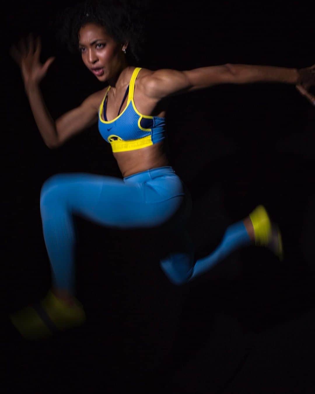 上梨ライムさんのインスタグラム写真 - (上梨ライムInstagram)「🌪 大学を卒業するまで陸上競技をしていたので、人生の大半を 私服よりトレーニングウェアを着て過ごしていたけれど、 今ではウェアを着る機会は特別なものになってます🏃🏽‍♀️💨  どんな時でも、お気に入りのウェアを着ればモチベーションは爆上がるし、 やっぱりスポーツウェアっていいなと再認😆  #Nikejapan#nikesportswear#nikewomen#nike#trackandfield#trackandfieldgirl#sportsmodeltokyo#athletemodel#curlyhair#nigeriangirl#trackandfieldlife#blasiantokyo#陸上部女子#三段跳#上梨ライム」2月28日 9時20分 - raimu.kaminashi_official