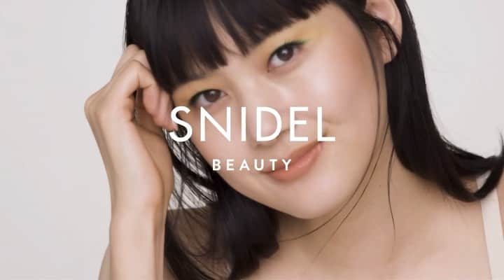 新井貴子のインスタグラム：「@snidelbeauty brand movie is out🤍🌿  Video by @simone_inc  Photo by @kinyaota  Director @masako_jay  Make up by @mifune2014  Hair by @takayukishibata」