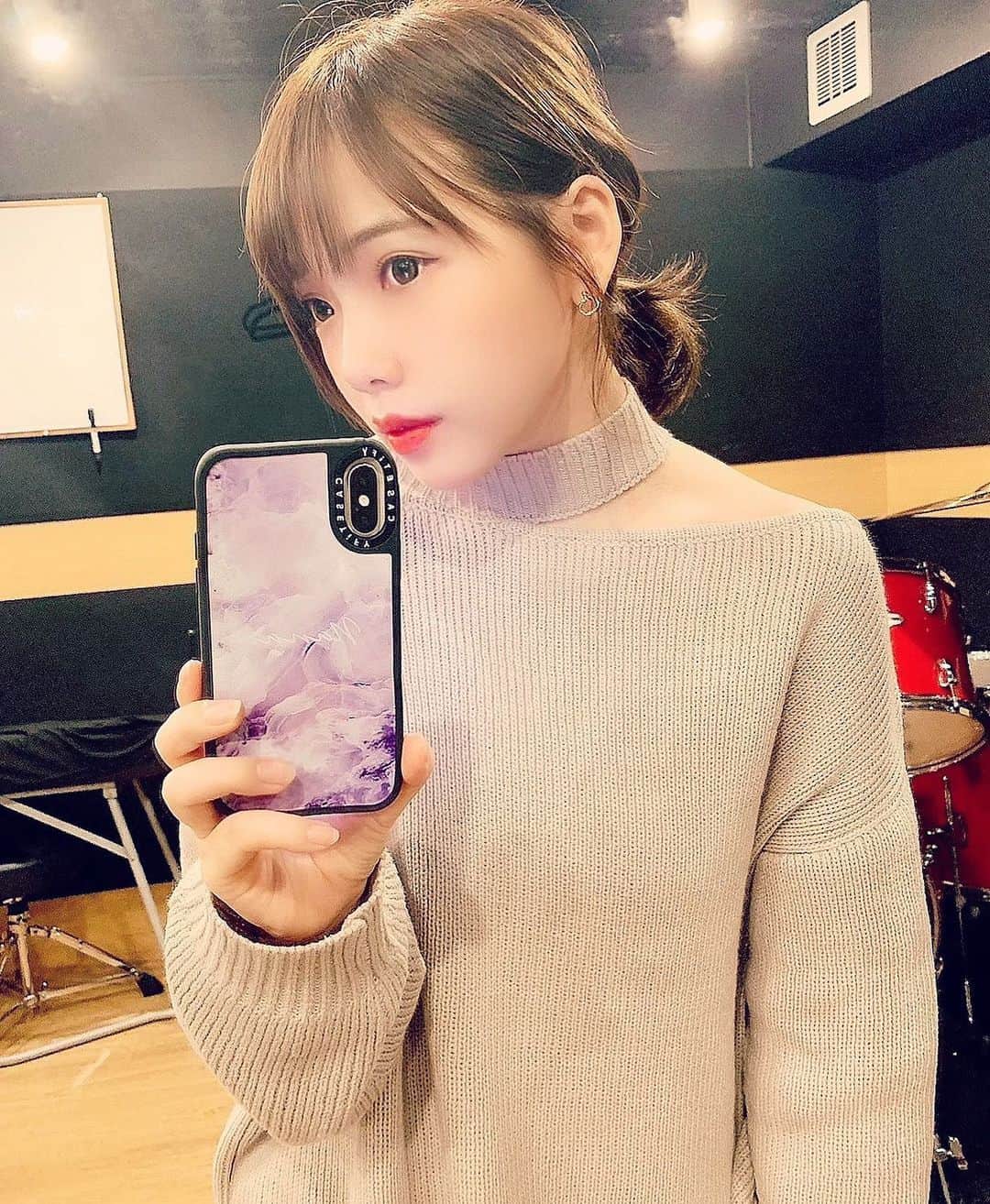 のインスタグラム：「おはよ。 CASETIFYさんにiPhoneケース頂きました📱 オリジナルでデザインさせてもらって名前入ってるよ！ めっちゃ気に入って前のケース捨てました。笑笑 ありがとうございます☺️💓むらさきっ💜 @casetify @casetify_jp  #casetify #stateyourcase」
