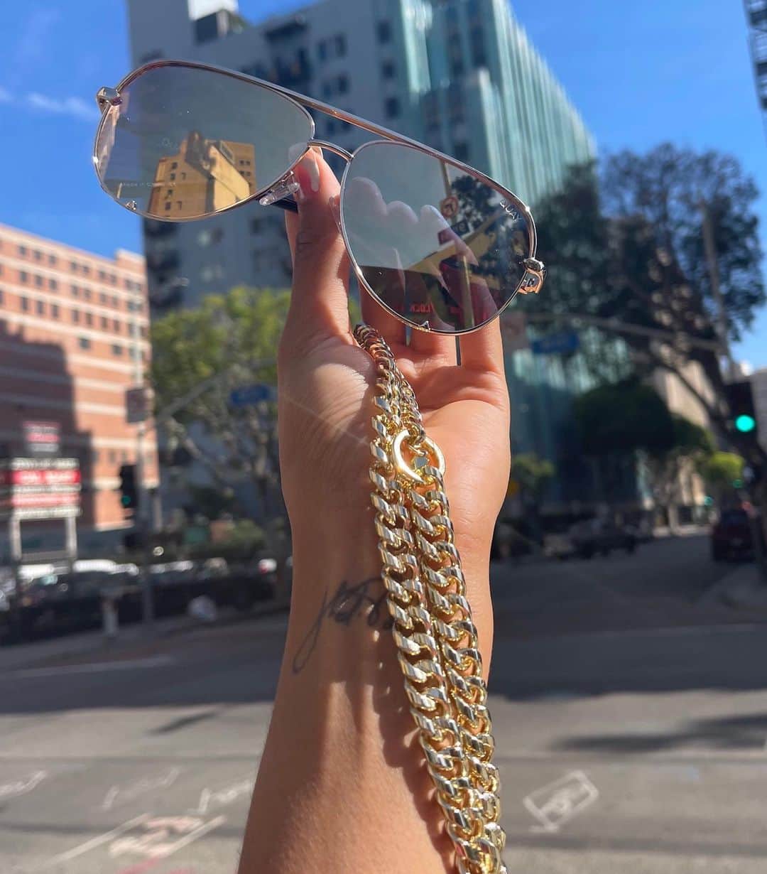quayaustraliaさんのインスタグラム写真 - (quayaustraliaInstagram)「HIGH KEY and jewelry, the perfect Saturday brunch combo, wouldn't you agree? ✨#FINDYOURQUAYS」2月28日 9時42分 - quayaustralia