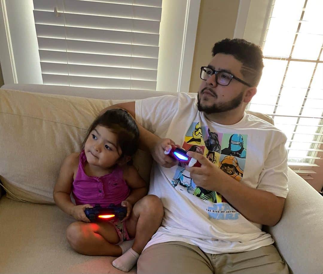 リコ・ロドリゲスのインスタグラム：「Happy birthday to my niece AND God daughter, Bella! I love you so much! Next time we play @wwe video games can you please take it easy on me? 🥳🥳」