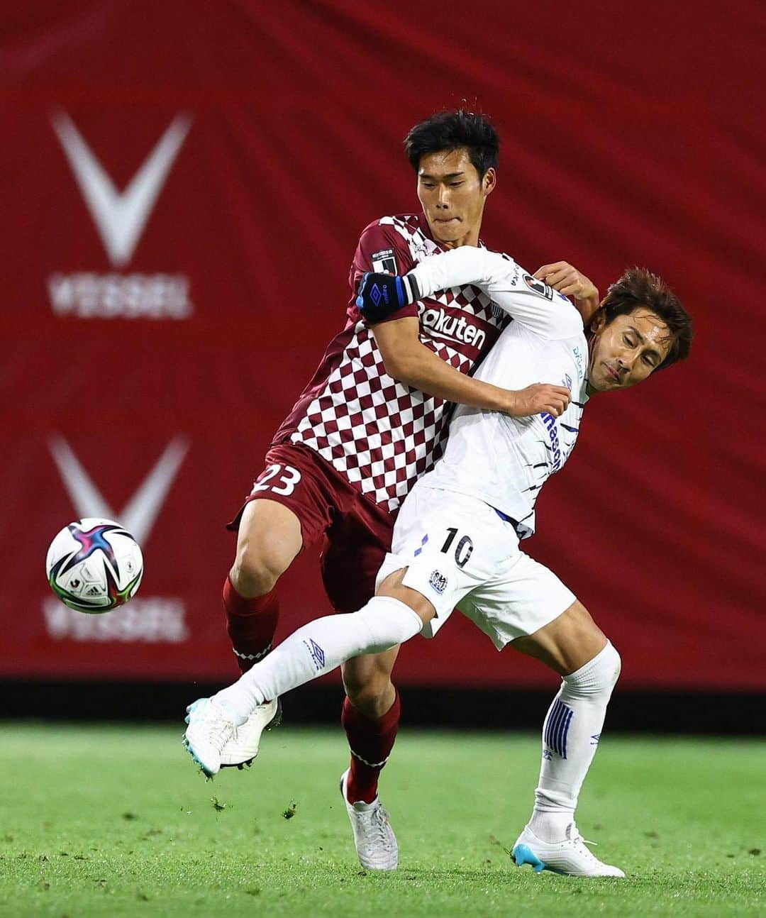 ヴィッセル神戸さんのインスタグラム写真 - (ヴィッセル神戸Instagram)「[MATCH PHOTOS] VISSEL KOBE vs. GAMBA OSAKA  #vissel #visselkobe #ヴィッセル #ヴィッセル神戸 #Kobe #神戸 #WeAreKobe #KobeForeverForward #一致団結 #JLeague #Jリーグ #DAZN」2月28日 9時47分 - visselkobe