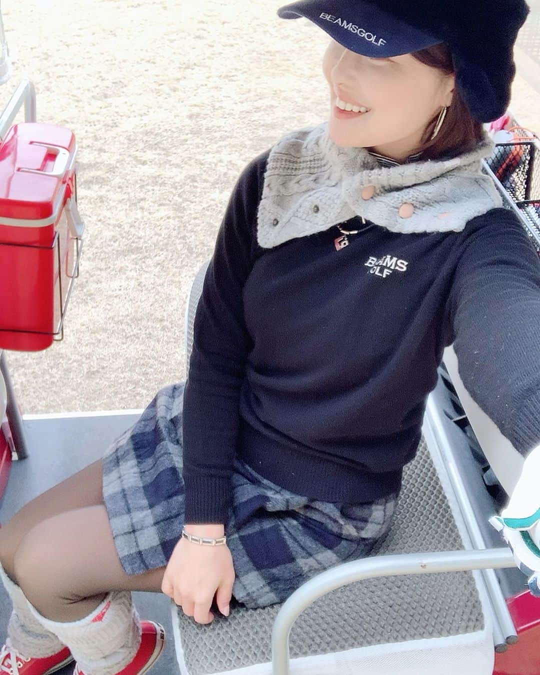 吉田玲奈さんのインスタグラム写真 - (吉田玲奈Instagram)「⛳️ 寒いと覚悟して行った日でも、カシミアニットとカイロがあればOKでした！ 後半3オーバーで来ていたラスト2ホールがダボトリ😭🤣w 46/44  90 パターが入りません病💧  #beamsgolf  #ビームスゴルフ  #golf #golflove #golflife  #golfstagram  #golfwear  #ゴルフ女子 #ゴルフウエア #モノトーンコーデ #ごるふ女子  #カシミヤニット  #reinagolf」2月28日 9時51分 - reina.yoshida.ciel.1218