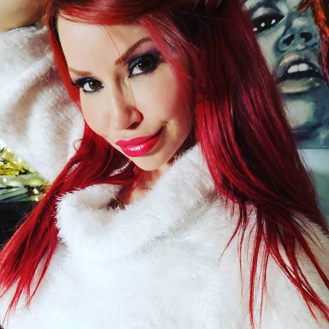 ビアンカ・ボーチャンプのインスタグラム：「What r u doin' tonight? Join me and find out what I'm doin'🤔👀 See you on my OF. Now on promo for a limited time 😛 Link in Bio 😏」