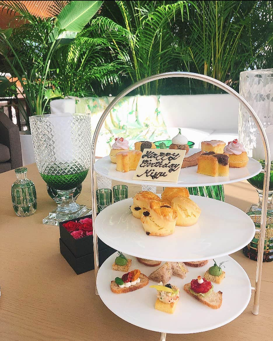 細田海友さんのインスタグラム写真 - (細田海友Instagram)「1ヶ月遅れのBirthday Afternoontea🤍 Thank you for the wonderful time👭♪ 毎年、ありがとさゆ〜😘🤍 📍#thetokyoeditiontoranomon  #afternoontea#socute#mybirthday#thanksfriend#editionhotel#tokyo#japan#happysaturday#saterdayvibes #bff#girl#girlstime#girlstalk」2月28日 10時12分 - miyuu_bigbaby