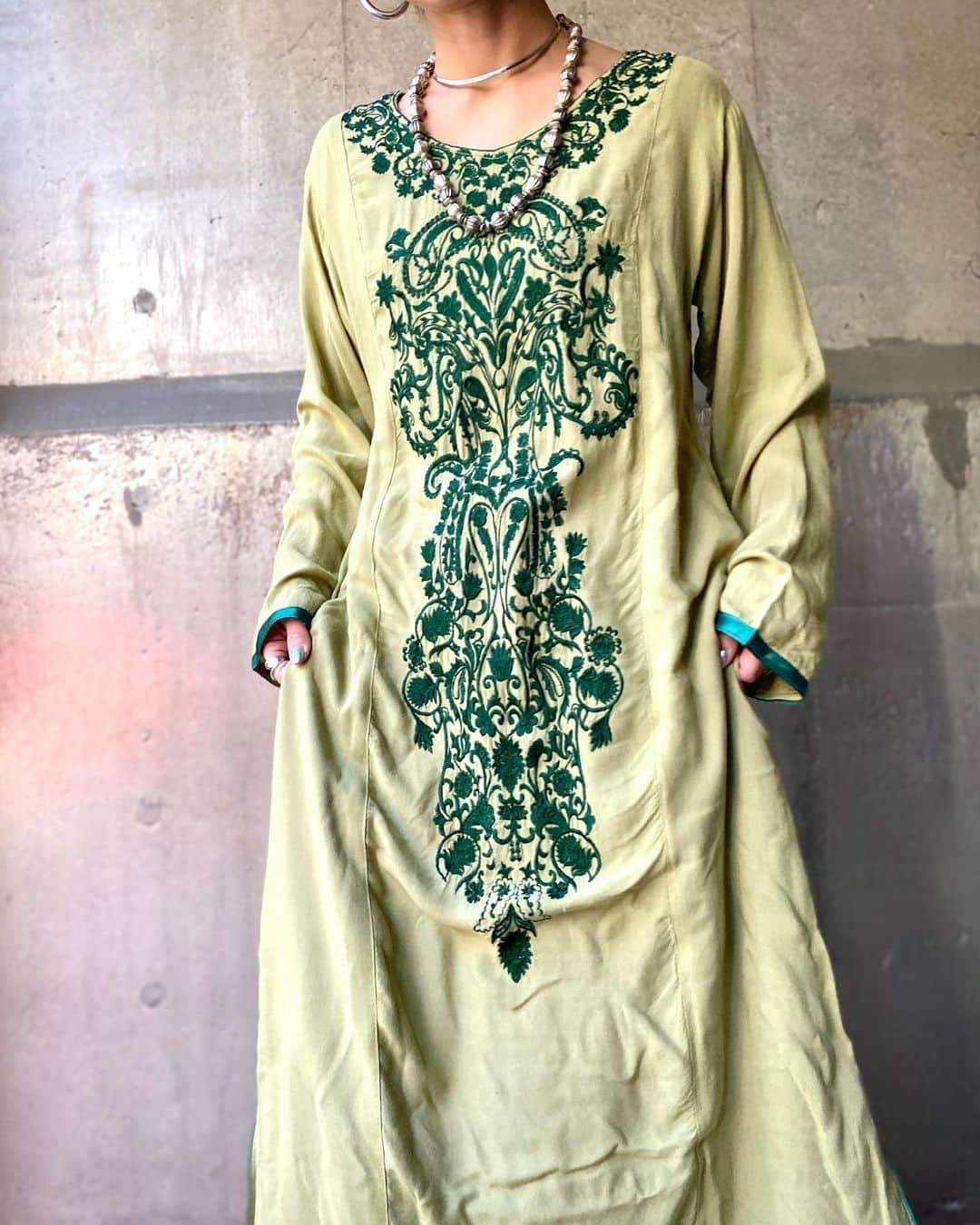 Chief used&vintageのインスタグラム：「“Lime Green Embroidery Dress”(SOLD)  本日2/28は実店舗は休業日です。」