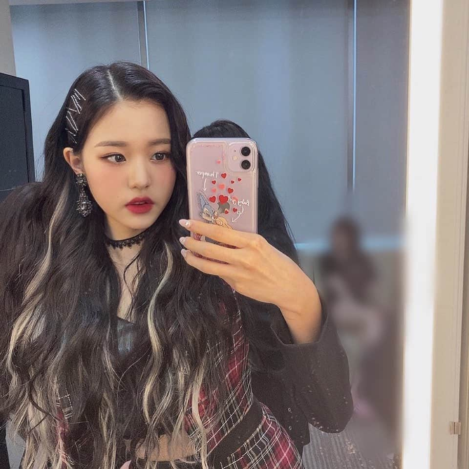 チャン・ウォニョンさんのインスタグラム写真 - (チャン・ウォニョンInstagram)「mirror selfie 🌸☁️ #IZONE #JANGWONYOUNG #WONYOUNG #아이즈원 #장원영 #원영」2月28日 10時23分 - wonyoung__ive