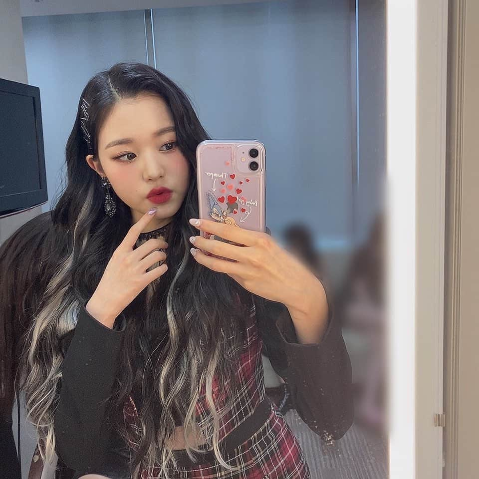 チャン・ウォニョンさんのインスタグラム写真 - (チャン・ウォニョンInstagram)「mirror selfie 🌸☁️ #IZONE #JANGWONYOUNG #WONYOUNG #아이즈원 #장원영 #원영」2月28日 10時23分 - wonyoung__ive