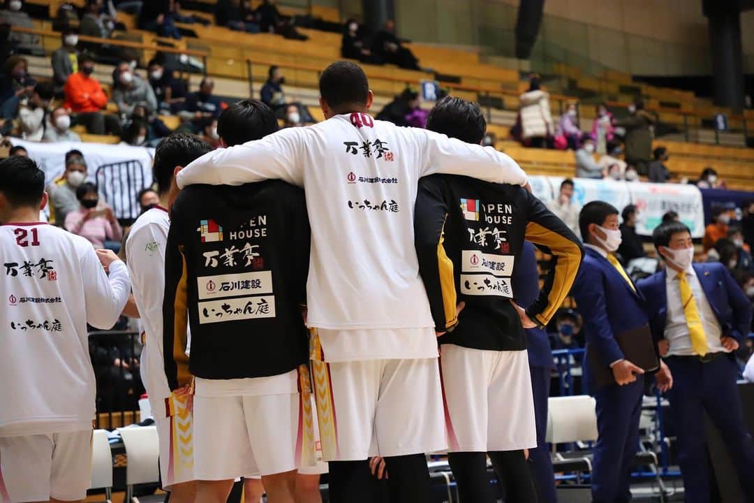 のインスタグラム：「【2/27 🆚アースフレンズ東京Z game1 試合写真📷】 アウトサイドシュートが多く決まったゲーム！ オン、オフの表情がいいですね😊✨  @keenanj40  @treymj  @tee.21  @b_qvale  @mp3basketballjapan  @masayakomaki  @sf238  @k.kohei_13  @ryoyamazaki30」