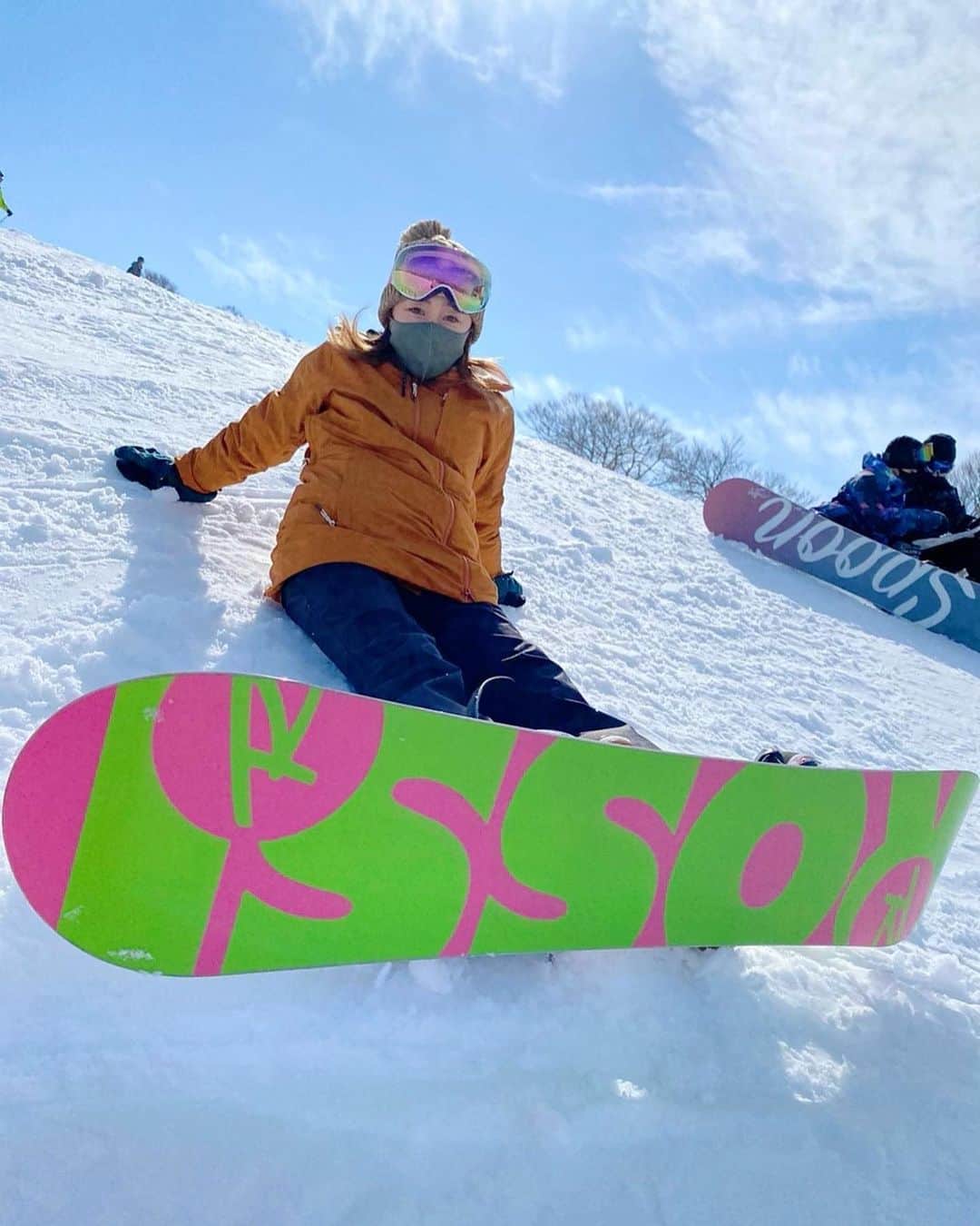 柑谷あゆみさんのインスタグラム写真 - (柑谷あゆみInstagram)「New ウェア♥️ 野沢温泉さん、また来年🏂 #野沢温泉スキー場  #野沢温泉  ＃スノーボード ＃スノーボード女子#スノボ女子 #スノーボードウェア  #スノボウェア  #バートン#burton #snowboarding #snowboard  #snowboarder」2月28日 10時30分 - kantani_ayumi