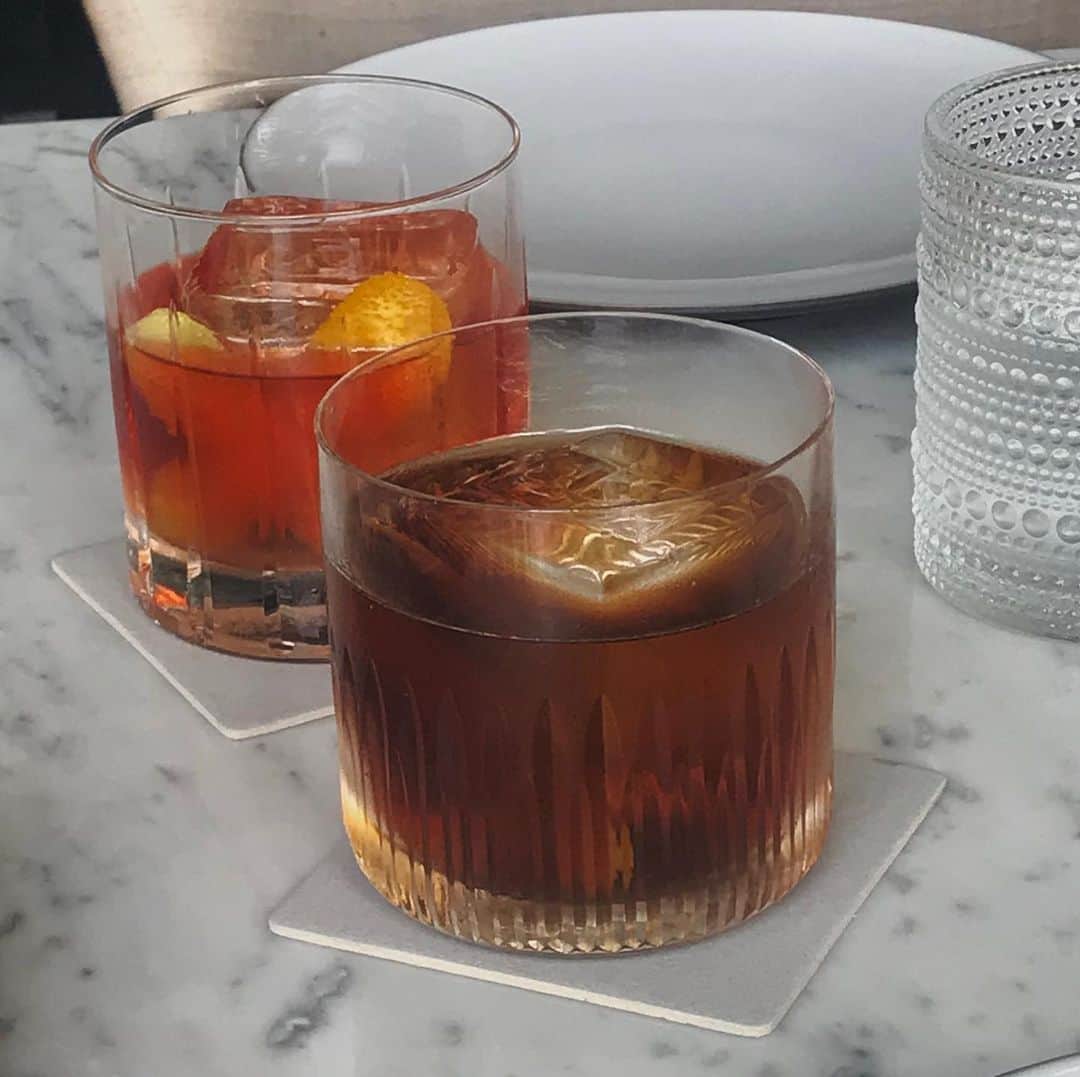 ジェーン・アルドリッジのインスタグラム：「At the “has a folder of old photos taken at restaurants” stage of things. I miss hotel bars, we stayed at @thelinehotel in Austin two years ago and loved the bar at @arlogreyaustin.」