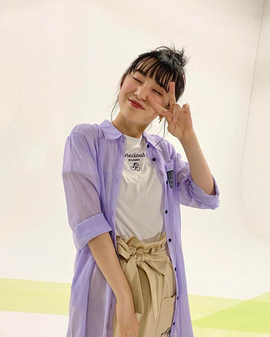 ニコ☆プチのインスタグラム：「✌️✌️✌️ . ピィスなもん🥴♡ . #ニコプチ #プチモ #森﨑美月」