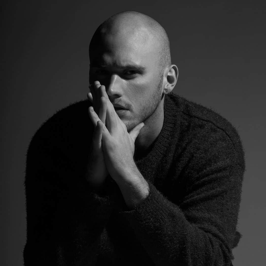 ブランドン・シェイアのインスタグラム：「I’m eternally moody.」