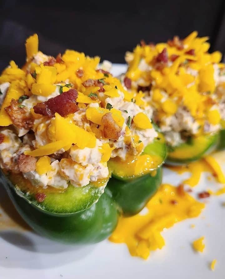 Flavorgod Seasoningsさんのインスタグラム写真 - (Flavorgod SeasoningsInstagram)「🔥 Buffalo Chicken Stuffed Pepper 🐓 by customer @lowkarbkhaleesi Seasoned with Flavor God Buffalo Seasoning⁠ .⁠ Add delicious flavors to your meals!⬇️⁠ Click link in the bio -> @flavorgod | www.flavorgod.com⁠ -⁠ 4 Tyson rotesserie chicken breast strips, cooked and chopped (Costco)⁠ 2 Tbsp Philadelphia cream cheese, softened⁠ 2 Tbsp ranch dressing⁠ 1 stalk celery, chopped⁠ 2 Tbsp bacon crumbles⁠ 1/2 cup shredded cheddar cheese⁠ 1 tsp @FlavorGod buffalo seasoning⁠ salt & pepper⁠ 1 bell pepper⁠ ▪︎▪︎▪︎⁠ Cut bell pepper in half lengthwise. Remove stem and seeds. Mix remaining ingredients and stuff into pepper halves. Drizzle with @TesseMaes buffalo sauce! I like to eat mine cold 》if you want to serve hot, sprinkle with more cheese then bake at 375° for 20-25 minutes⁠ -⁠ Flavor God Seasonings are:⁠ 💥ZERO CALORIES PER SERVING⁠ 🔥0 SUGAR PER SERVING ⁠ 💥GLUTEN FREE⁠ 🔥KETO FRIENDLY⁠ 💥PALEO FRIENDLY⁠ -⁠ #food #foodie #flavorgod #seasonings #glutenfree #mealprep #seasonings #breakfast #lunch #dinner #yummy #delicious #foodporn」2月28日 11時00分 - flavorgod