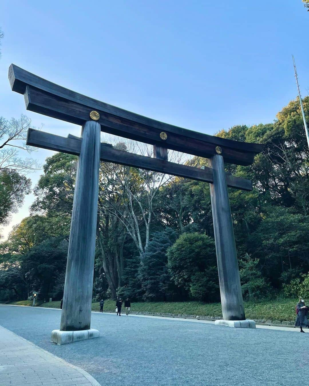 金子実加さんのインスタグラム写真 - (金子実加Instagram)「なつ姉と明治神宮にお参りしました🧚‍♀️✨ 御朱印ガールズという共通の趣味があり盛り上がった😘 毎日勉強の連続で大変な時もありますが、ポジティブに人生を楽しんで謳歌したいですね！ @tajiri_natsuki  . . . . . #明治神宮 #御朱印　#御朱印ガールズ　#御朱印帳　#神社　#寺社仏閣」2月28日 11時27分 - kanekomika0127