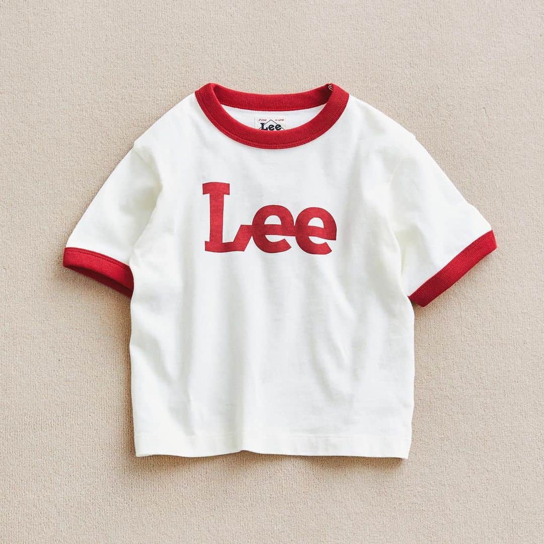 BEAMS WOMENのインスタグラム：「B:MING by BEAMS SPECIAL ORDER ITEMS for KIDS  懐かしいレトロ感が目を引くリンガーT。 ＿＿＿＿＿＿＿＿＿＿  色、形、ロゴデザイン、そのすべてにおいて完全別注した一枚は、ブランドの象徴的なロゴをフロントに大きく配し、キッズアイテムらしいバランスに。どこか懐かしさも感じるレトロな雰囲気を感じるリンガーTは、デニムやショーツなど、どんなパンツとも好相性。  T-SHIRT ＜LEE × B:MING by BEAMS＞  NO.94-08-0078 SIZE：100/110/120/130 COLOR : NATURAL/BEIGE ¥3,300（税込）  店頭にてご予約受付中🦖 ＿＿＿＿＿＿＿＿＿＿  【重要なお知らせ】 3月初旬をもって @beams_women はアカウントを終了し、大人の女性に向けたコンテンツに切り替わります。@beams_women を最後までフォローいただきありがとうございました。ぜひ引き続きお楽しみください。  Ray BEAMSとBEAMS BOYのウェブマガジン B_MAG @b___mag Ray BEAMS: @ray_beams_shinjuku BEAMS BOY: @beams_boy_harajuku Demi-Luxe BEAMS: @demiluxebeams EFFE BEAMS: @effebeams Vermeerist BEAMS: @vermeeristbeams International Gallery BEAMS: @international_gallery_beams BEAMS LIGHTS: @beams_lights B:MING by BEAMS :@bmingbybeams_official BeAMS DOT: @beams_dot こども ビームス： @kodomo_beams BEAMS mini: @beams_mini BEAMS総合情報: @beams_official」