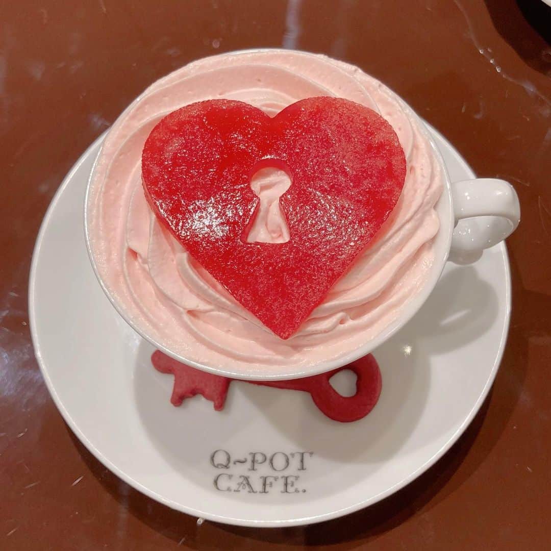 円田はるかのインスタグラム：「1日2投稿はきびしかった😊✌️✌️  今日は主催ライブBeholicです🌈 2部は希華の生誕祭😇💚 楽しみましょー！」