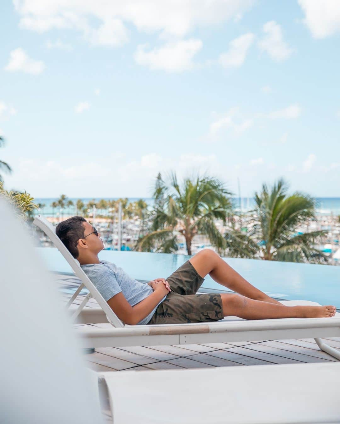 Prince Waikikiのインスタグラム：「Keep calm and lay in the sun! #PrinceWaikiki  Photo by: @wanderlustyleblog」