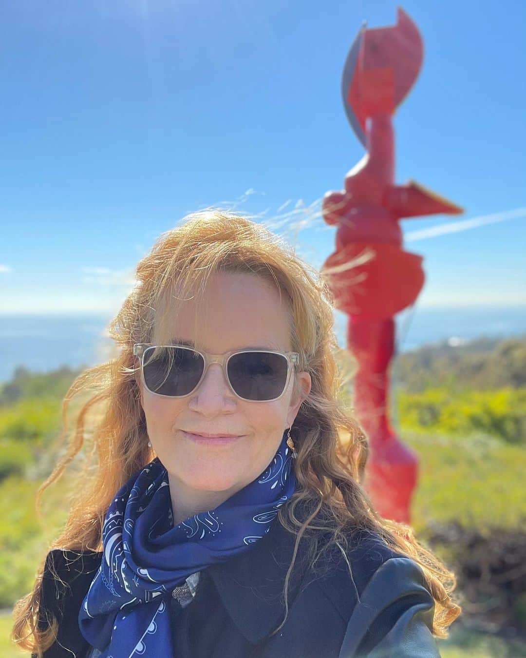リー・トンプソンのインスタグラム：「Hope you have a chillin weekend.」