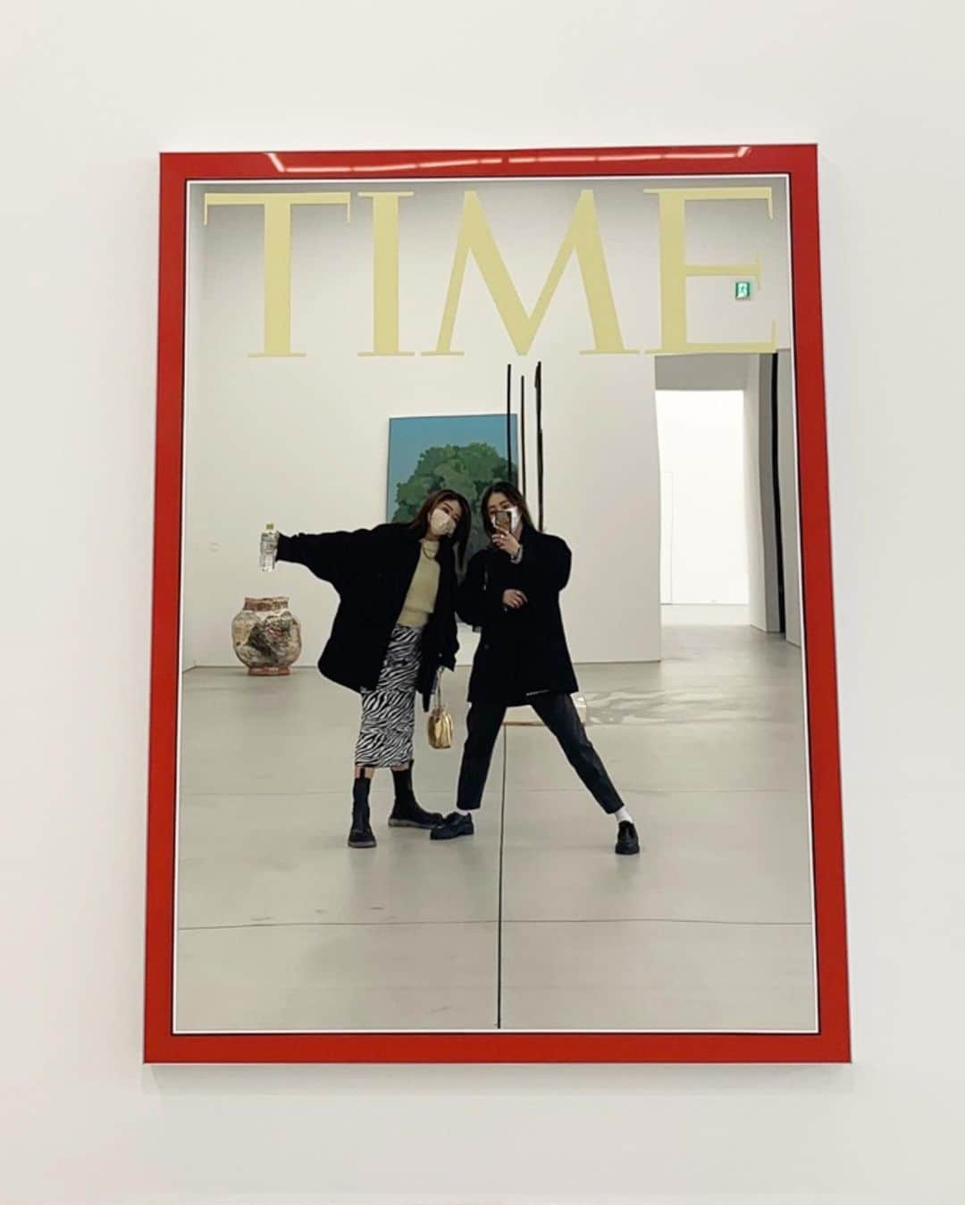 Naomiのインスタグラム：「寺田倉庫久しぶりに来たらとっても良かった🖼👾 #LA #makicollection #makiartgallery#art#mirrorselfie  #寺田倉庫#天王洲アイル」