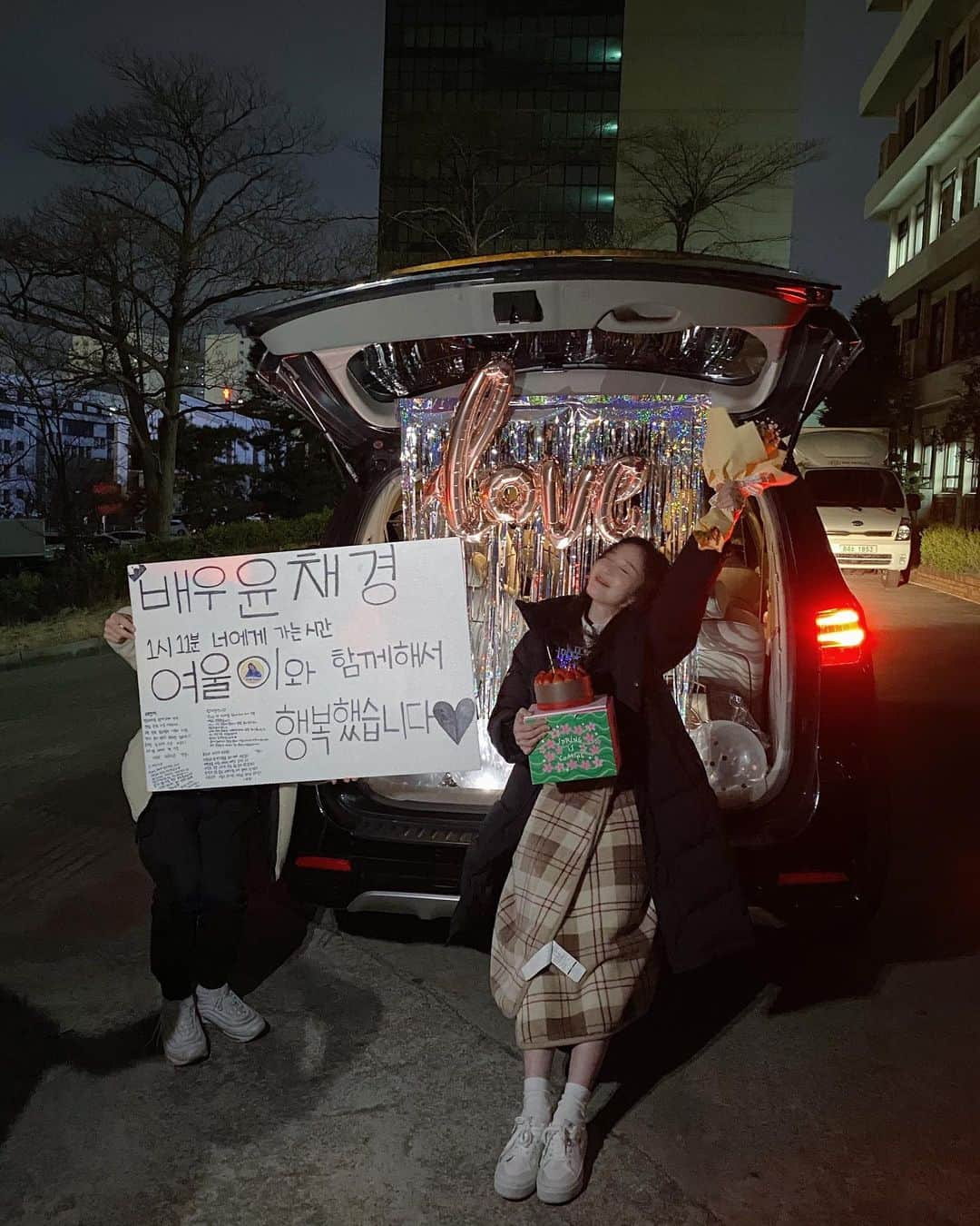 チェギョンさんのインスタグラム写真 - (チェギョンInstagram)「🤍난 참 복받은 사람, 행복한 사람 우리 스텝들 덕분에 무사히 촬영 마쳤습니다 감사합니다🤍」2月28日 11時48分 - yunvely_0824