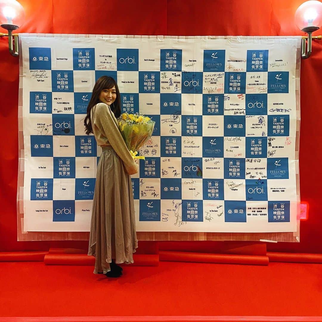 藤田早希のインスタグラム：「3年ぶりに志岐監督の短編映画出演 してます🙏 今回も奇抜な役でした😂 今日も舞台挨拶と上映あります🤫 YouTube LIVEから観れるからスタンバっててくれ。. . ☆☆☆☆☆☆☆☆☆☆☆☆☆☆☆. .  Shiki's short film appearance for the first time in 3 years  I'm doing 🙏  This time was also a strange role 😂  There will be stage greetings and screenings today 🤫  You can watch it from YouTube LIVE, so please stand by. .  3 년 만에 임계 감독의 단편 영화 출연  하고 있습니다 🙏  이번에도 기발한 역이었습니다 😂  오늘도 무대 인사 상영 있습니다 🤫  YouTube LIVE에서보고되기 때문에 대기라고 줘. . ☆☆☆☆☆☆☆☆☆☆☆☆☆☆☆. . . . #短編映画 #短編映画祭 #渋谷短編映画祭climaxat佐世保 #渋谷短編映画祭 #shortfilm #shortfilmfestival . . . .」